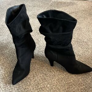 Black size 7 pointed toe ankle boots